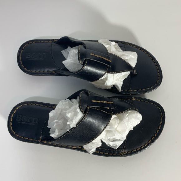 Born Black Leather Between Toe Sandals Gently Used & In Great Condition; Size 8 - Picture 6 of 15